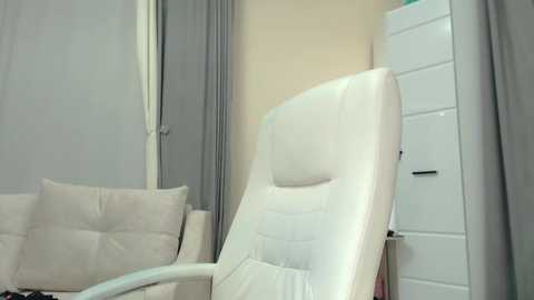 Media: tremendous_blondie Stripchat 2024-11-03 15:44:00
