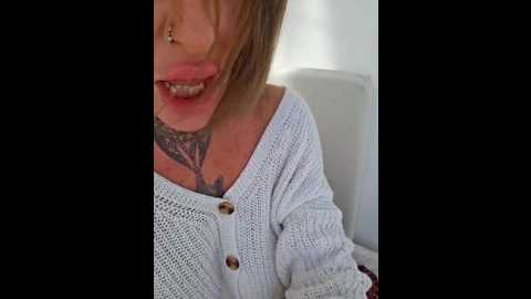 Media: yourmommyblair Stripchat 2024-11-03 10:03:00