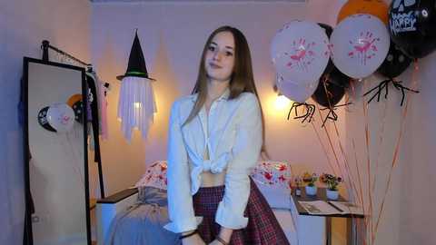 Media: emiliaswallow Stripchat 2024-11-04 01:40:00