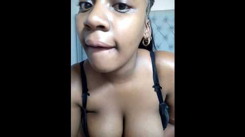 Media: candy_love_18 Stripchat 2024-11-05 02:22:00