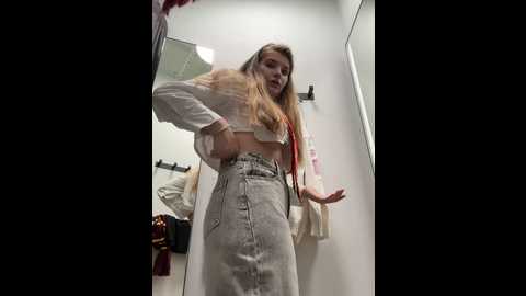 Media: holy_tereza Stripchat 2024-11-05 17:30:00