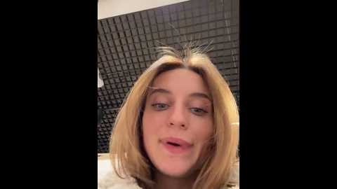 Media: _angelari_ Stripchat 2024-11-06 13:40:00