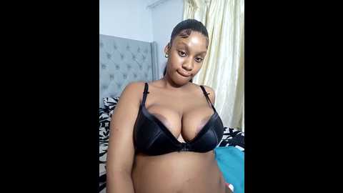 Media: candy_love_18 Stripchat 2024-11-06 20:00:00