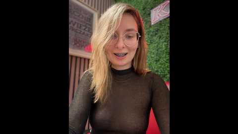 Media: the_snowwhitee Stripchat 2024-11-06 10:53:00