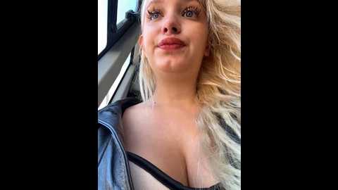 Media: milkyy_wway Stripchat 2024-11-07 07:38:00