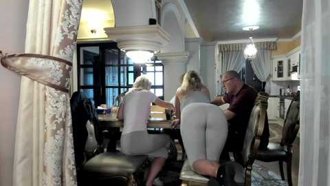 Media: tunderose1 Stripchat 2024-11-07 06:43:00