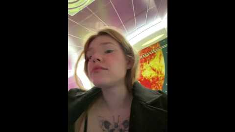 Media: honey___hot Stripchat 2024-11-08 15:28:00