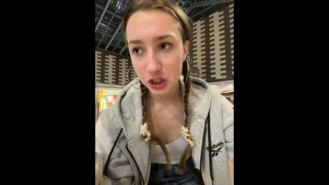 Media: lia__love Stripchat 2024-11-08 17:17:00
