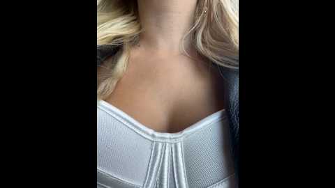 Media: milkyy_wway Stripchat 2024-11-08 07:15:00