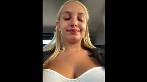 Media: milkyy_wway Stripchat 2024-11-08 09:20:00