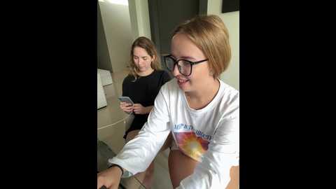 Media: nura_n_sarah Stripchat 2024-11-09 07:27:00