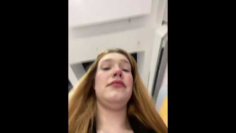 Media: honey___hot Stripchat 2024-11-10 14:45:00