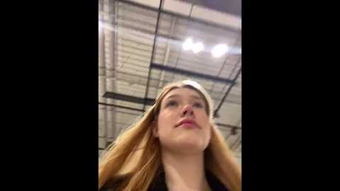 Media: honey___hot Stripchat 2024-11-10 16:26:00