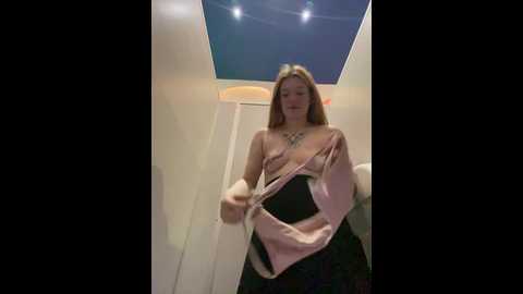 Media: honey___hot Stripchat 2024-11-10 17:56:00
