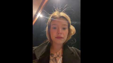 Media: honey___hot Stripchat 2024-11-10 18:01:00