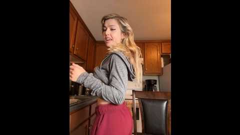 Media: propertyofdaddy Stripchat 2024-11-10 16:16:00