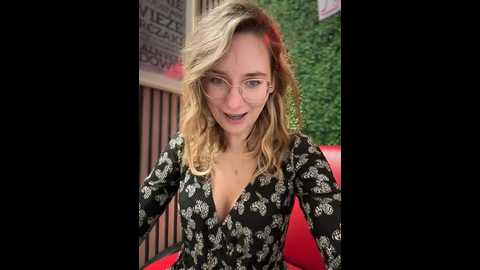 Media: the_snowwhitee Stripchat 2024-11-10 10:25:00