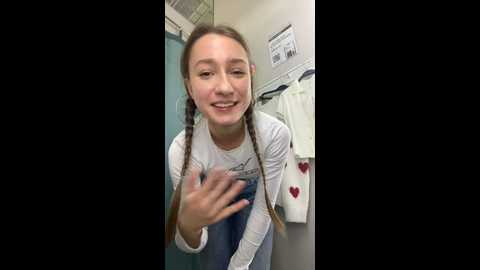 Media: lia__love Stripchat 2024-11-11 14:43:00