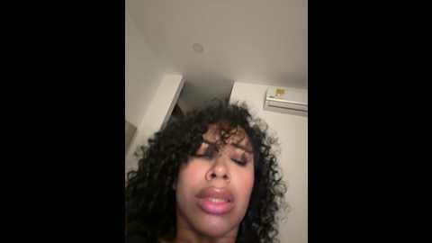 Media: brunettexio Stripchat 2024-11-12 02:46:00