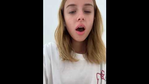 Media: enjoy_my_beauty Stripchat 2024-11-13 05:17:00
