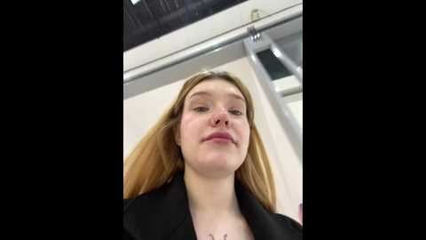 Media: honey___hot Stripchat 2024-11-13 18:09:00