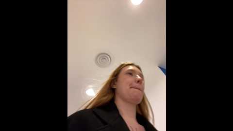 Media: honey___hot Stripchat 2024-11-13 18:39:00