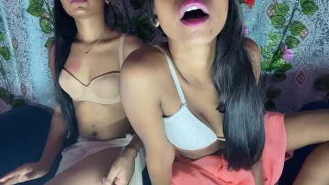 Media: wild_sona_mona Stripchat 2024-11-13 17:08:00