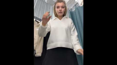 Media: holy_tereza Stripchat 2024-11-15 16:25:00