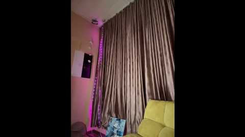 Media: quietnicole Stripchat 2024-11-15 04:23:00