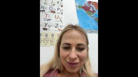 Media: streetdoll Stripchat 2024-11-15 17:29:00