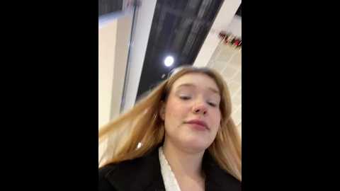 Media: honey___hot Stripchat 2024-11-16 16:49:00