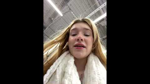 Media: honey___hot Stripchat 2024-11-16 18:46:00