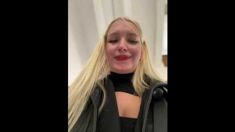 Media: milkyy_wway Stripchat 2024-11-17 09:17:00