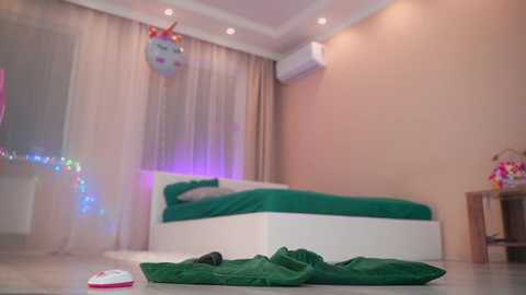 Media: rosyemily Stripchat 2024-11-17 22:03:00