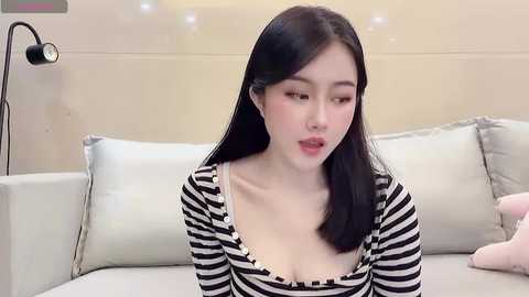 Media: ruoling_19 Stripchat 2024-11-17 16:57:00