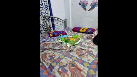 Media: v_hot_sweet Stripchat 2024-11-17 00:44:00