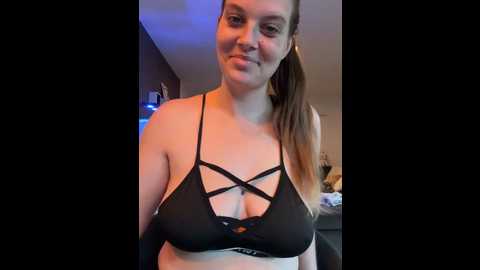 Media: newmichelle Stripchat 2024-11-18 07:22:00