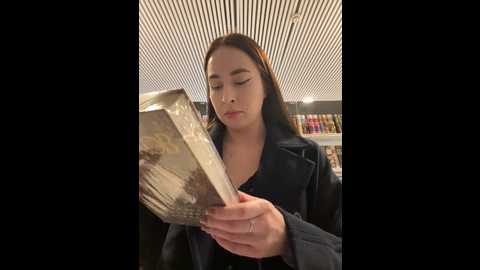 Media: holly_play Stripchat 2024-11-19 11:34:00