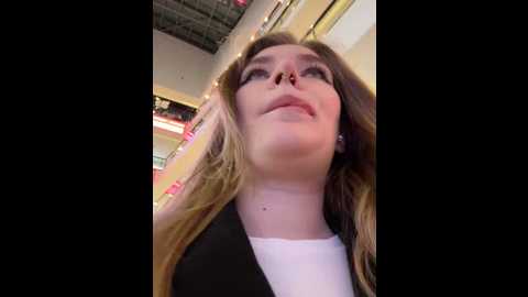 Media: holy_tereza Stripchat 2024-11-19 17:08:00