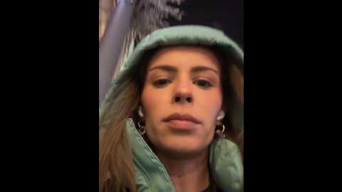 Media: hotbella_ Stripchat 2024-11-19 16:48:00