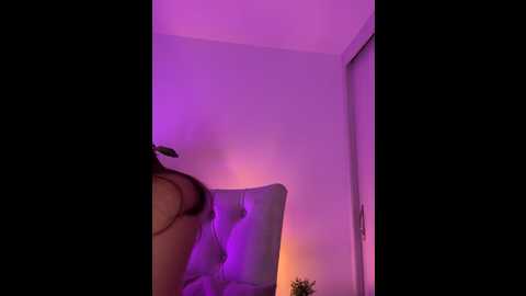 Media: im_valentina Stripchat 2024-11-19 23:03:00