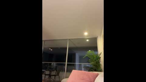 Media: irish_collins Stripchat 2024-11-19 00:48:00