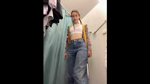 Media: lia__love Stripchat 2024-11-19 13:22:00