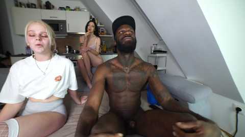 Media: mactroy Stripchat 2024-11-19 22:27:00