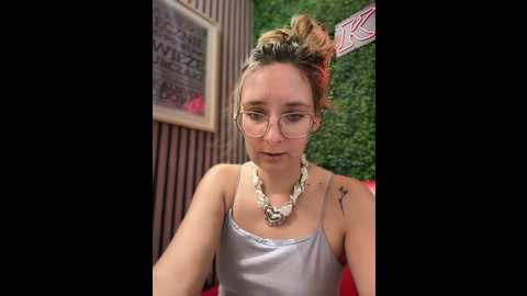Media: the_snowwhitee Stripchat 2024-11-19 11:14:00