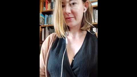 Media: topsywilde Stripchat 2024-11-19 10:44:00