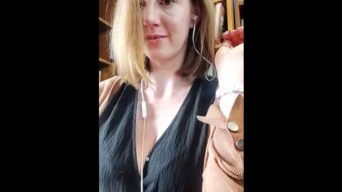 Media: topsywilde Stripchat 2024-11-19 11:21:00