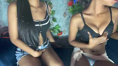 Media: wild_sona_mona Stripchat 2024-11-19 00:16:00