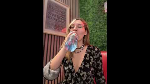 Media: the_snowwhitee Stripchat 2024-11-20 09:50:00