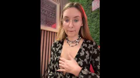 Media: the_snowwhitee Stripchat 2024-11-20 11:41:00